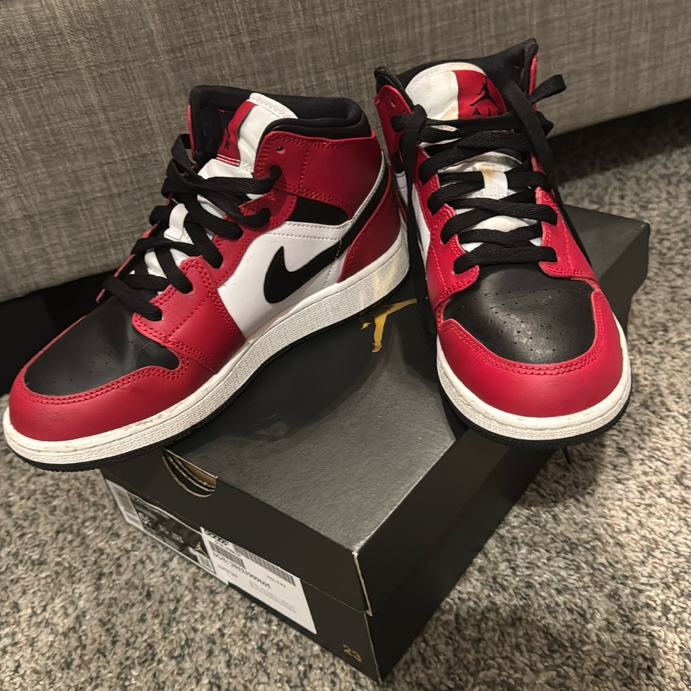 Air Jordan 1 Mid